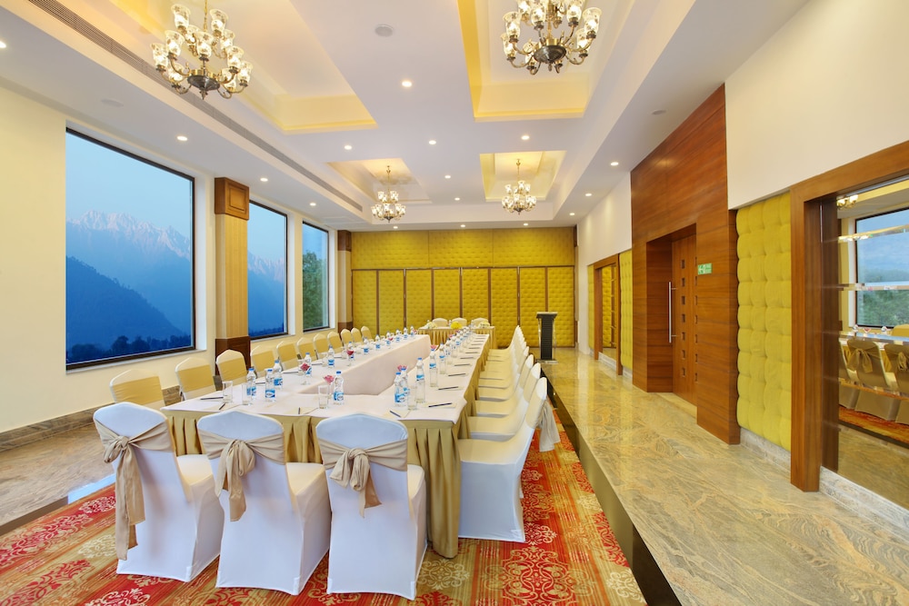 Rs Sarovar Portico 43/59