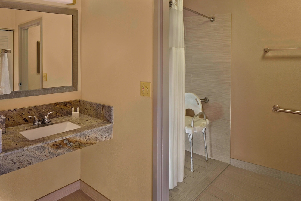 Courtyard By Marriott Orlando East/Ucf Area 48/50