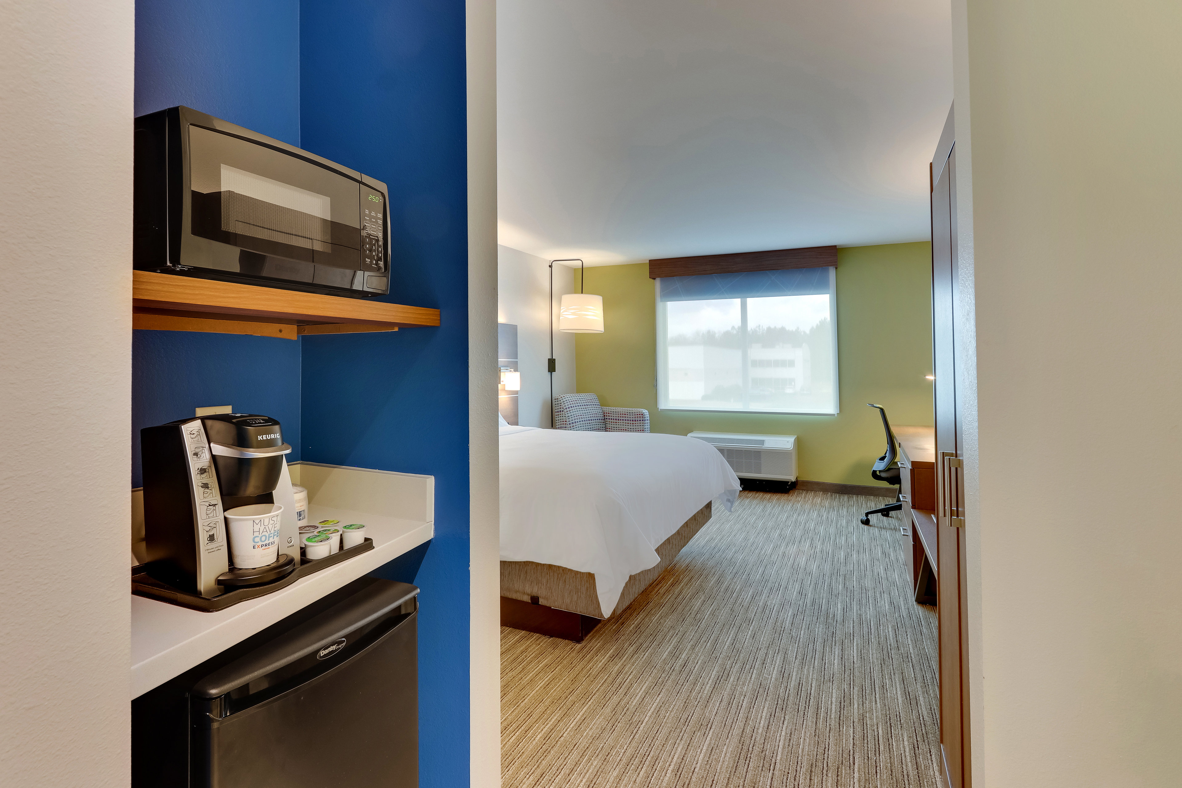 Holiday Inn Express and Suites Dawsonville 71/74