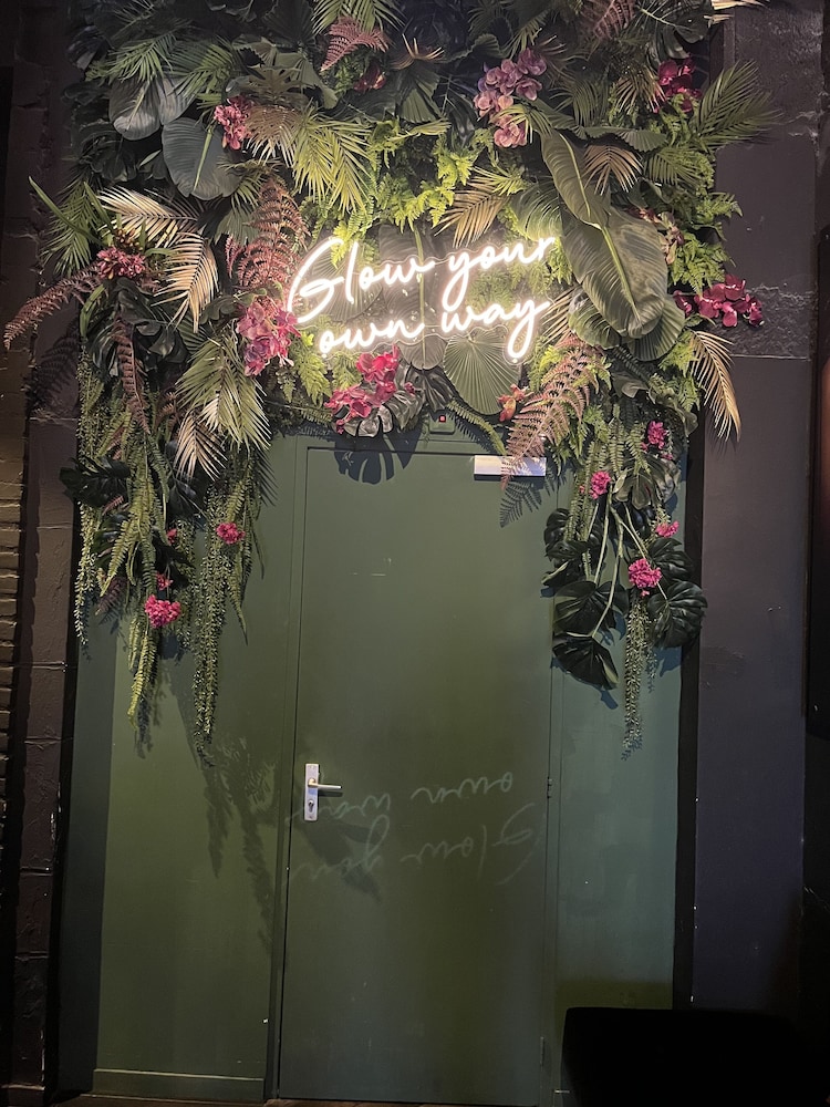 BOUTIQUE HOTEL GLOW 37/40