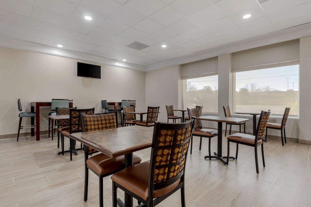 Quality Inn & Suites New Hartford - Utica 32/43