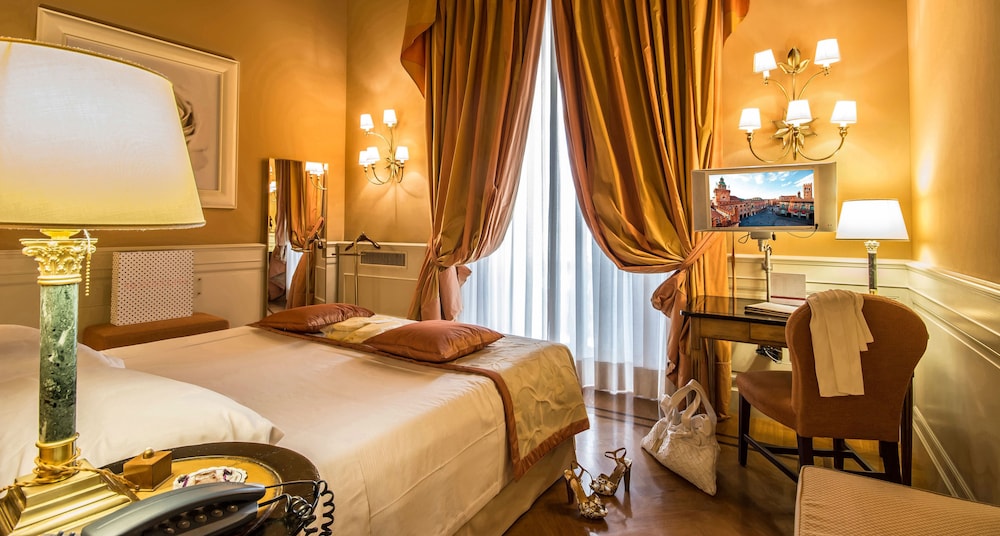 Hotel Corona d Oro 1890 11/43