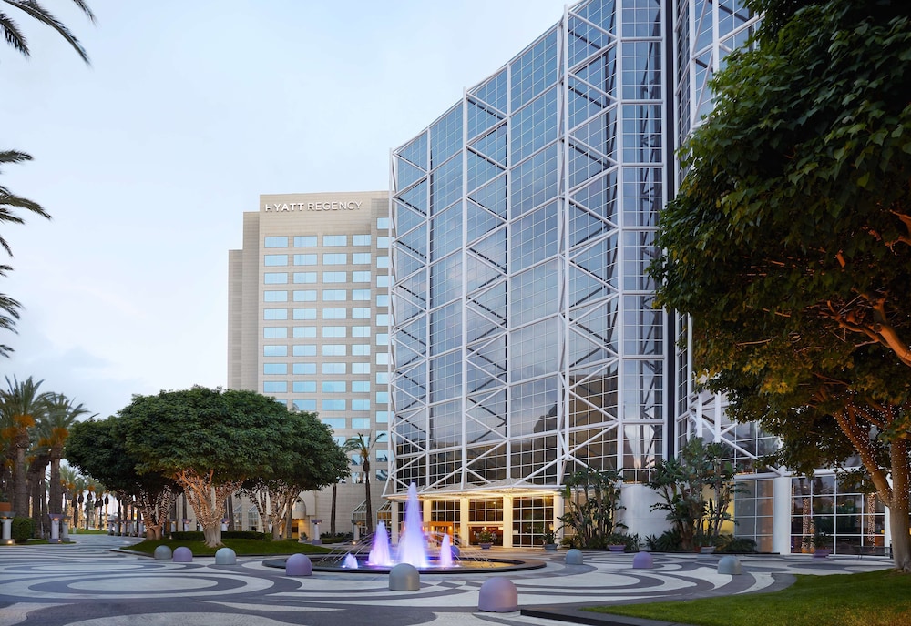 Hyatt Regency Orange County 79/83