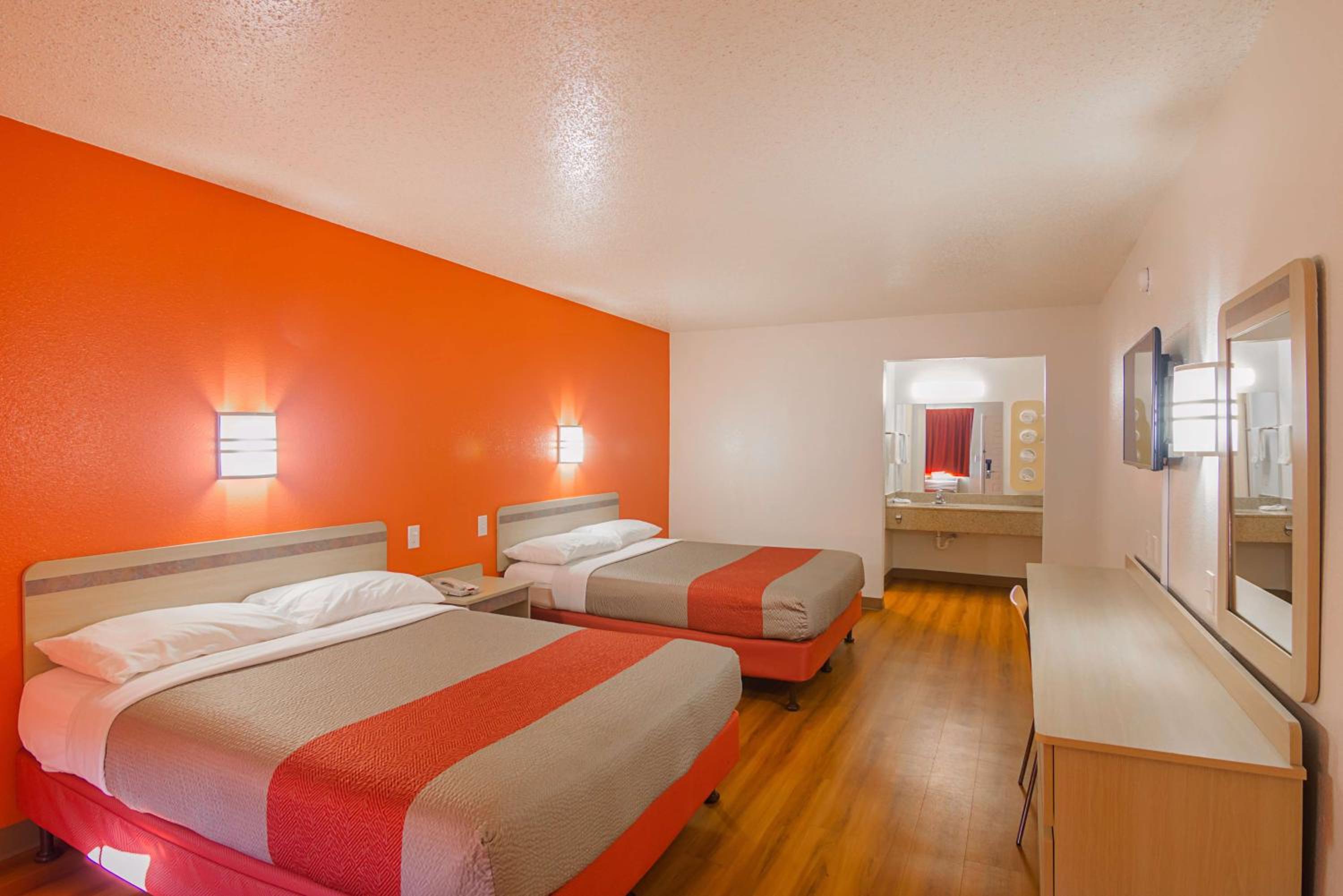 غرفة بسريرين كوين لذوي الإعاقة، Motel6 Lawton, OK 6/9