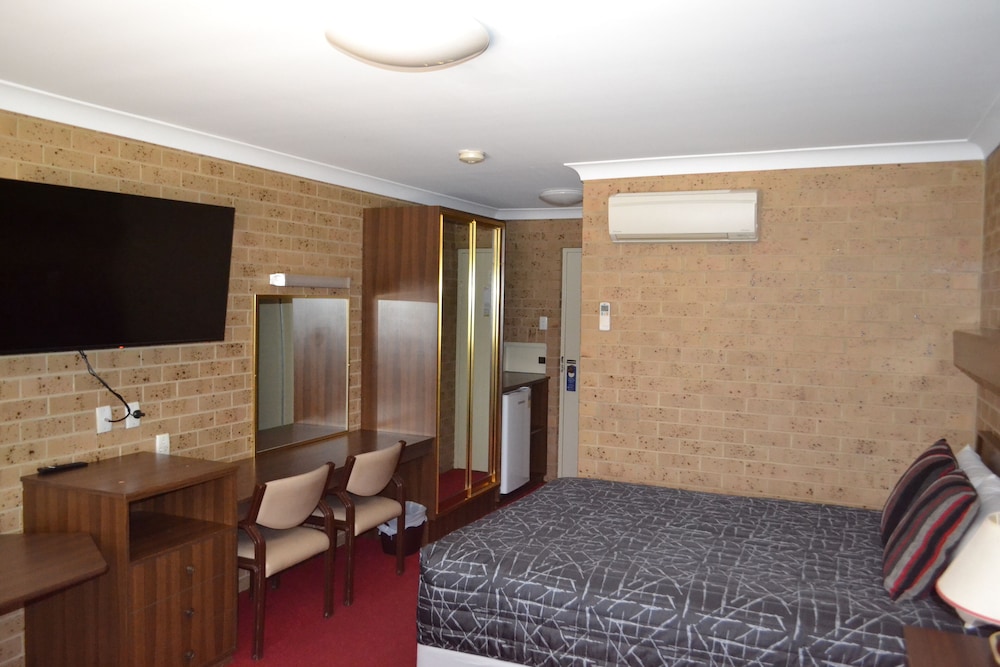 Tamworth Motor Inn 17/47