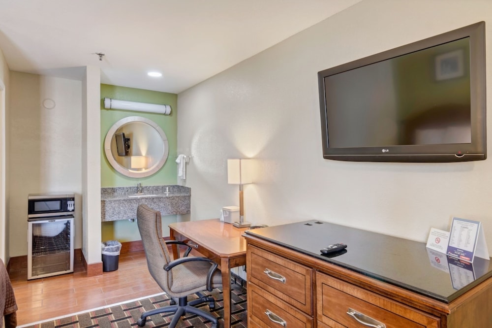 Savannah Garden Hotel 36/41