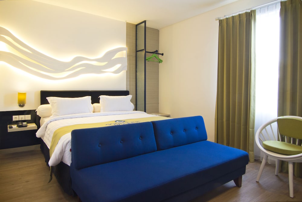 Bonnet Hotel 12/34
