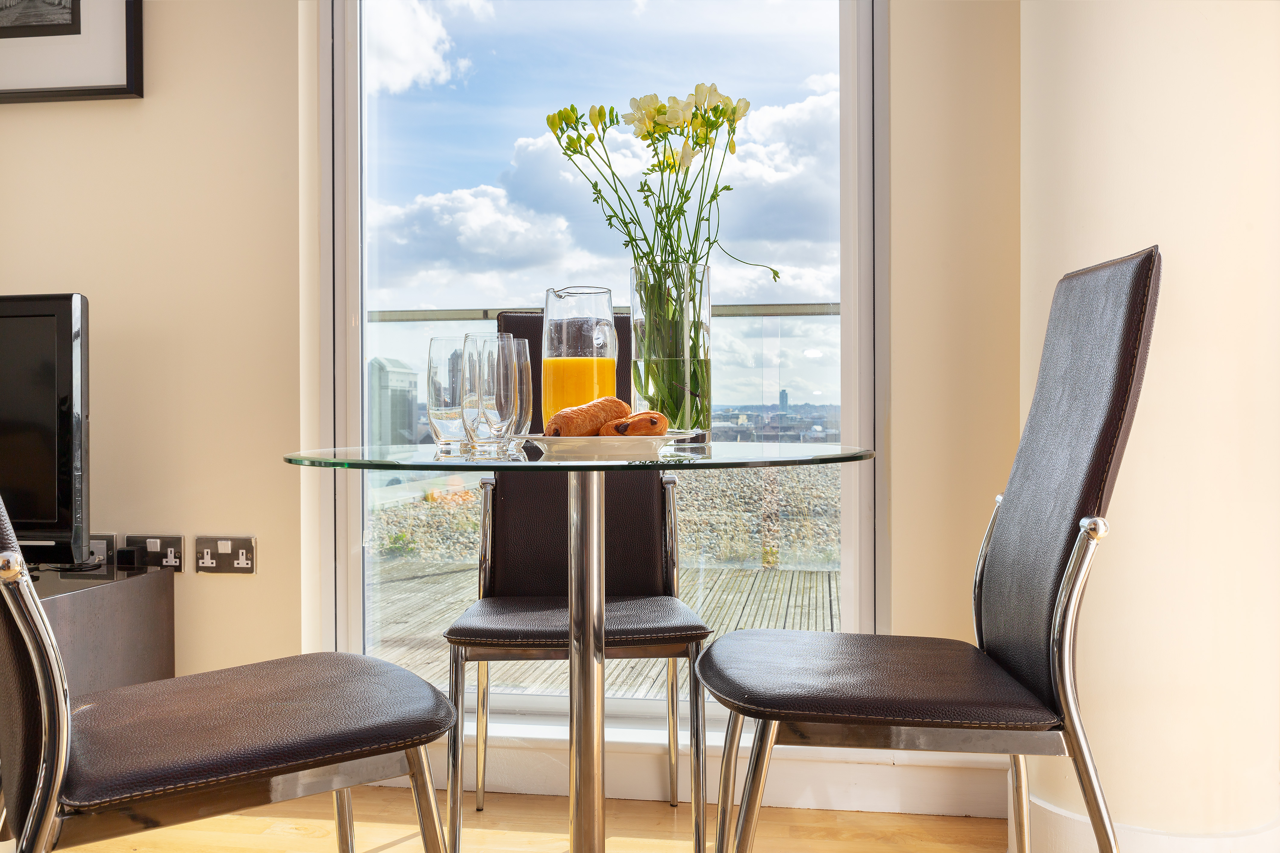 Luxurious Lanterns Court Two-Bedrooms Apartments 40/50