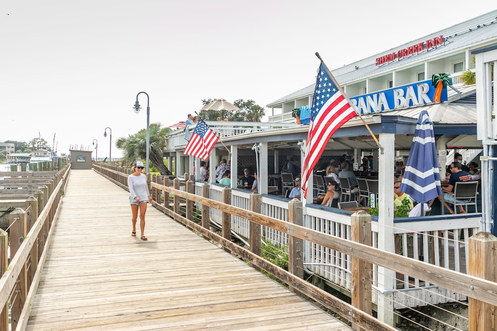 Shem Creek Inn 3/37