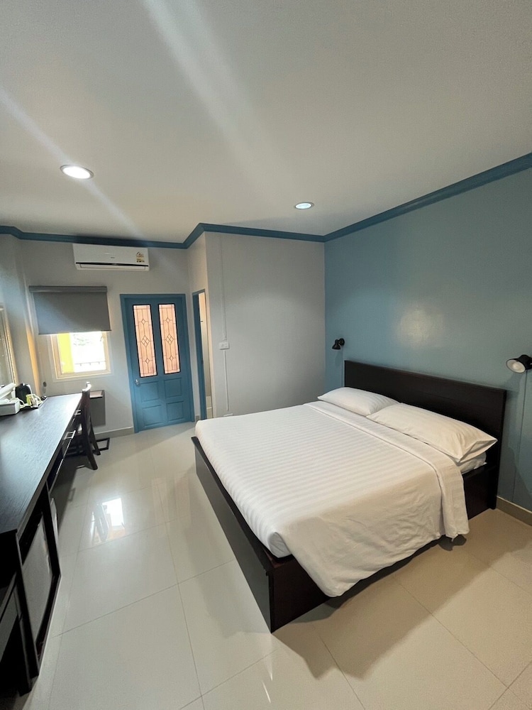 ROOM, DOUBLE BED
