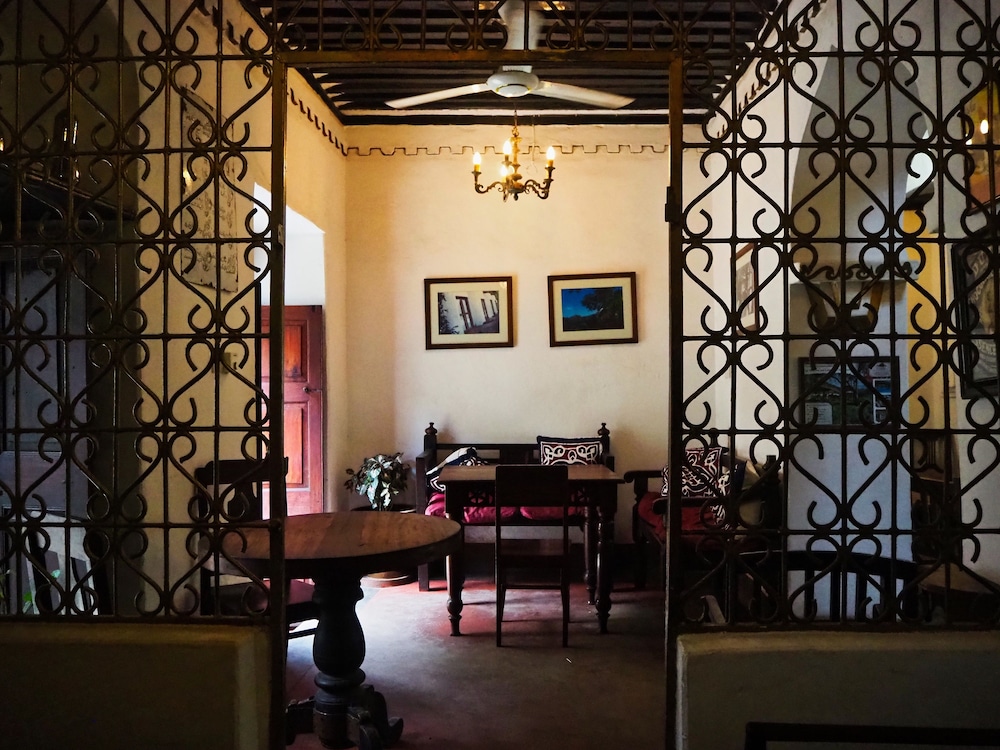 Zanzibar Coffee House 32/50