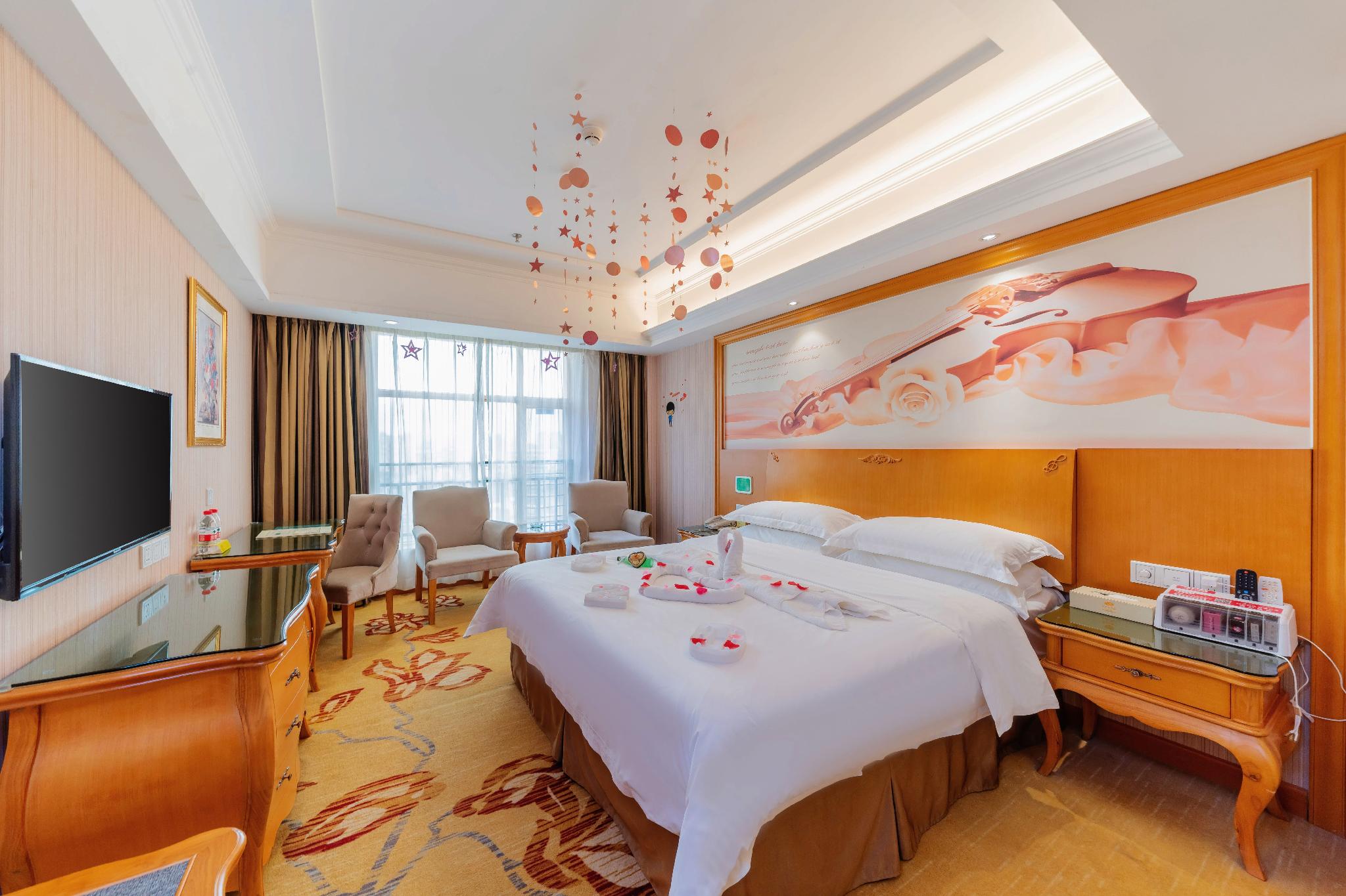 Vienna Hotel (Huizhou Danshui Baiyun Road) 32/52