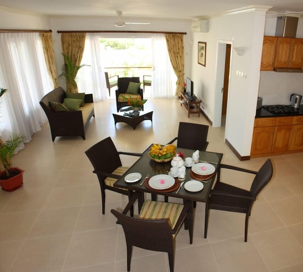 Marie Laure Suites 18/29
