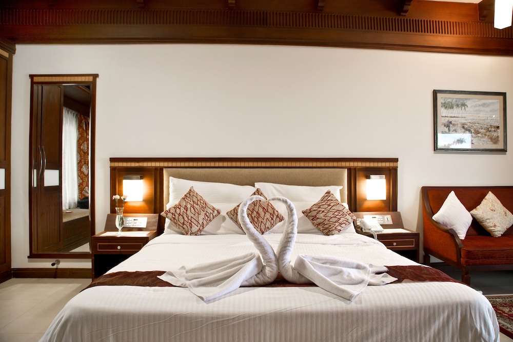 Sterling Lake Palace Alleppey. 22/58