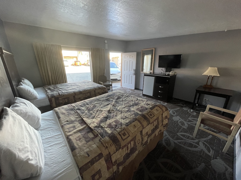 Sands Motel 16/28