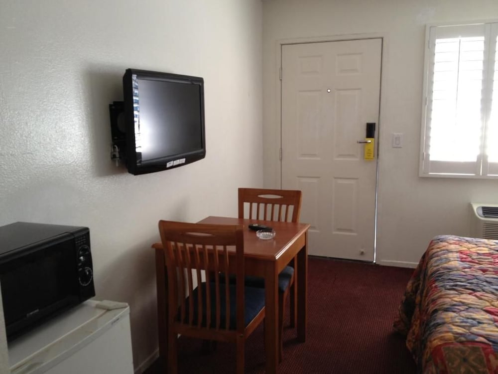Scottish Inns Long Beach CA 11/26
