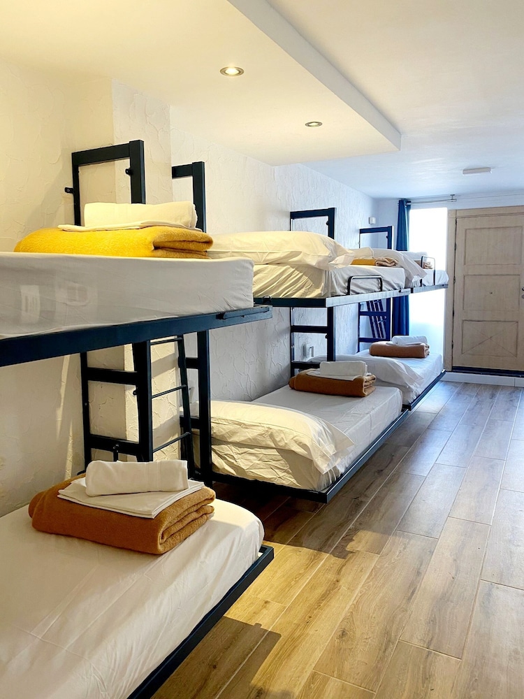 Y Hostel Mallorca - Albergue Juvenil 11/33