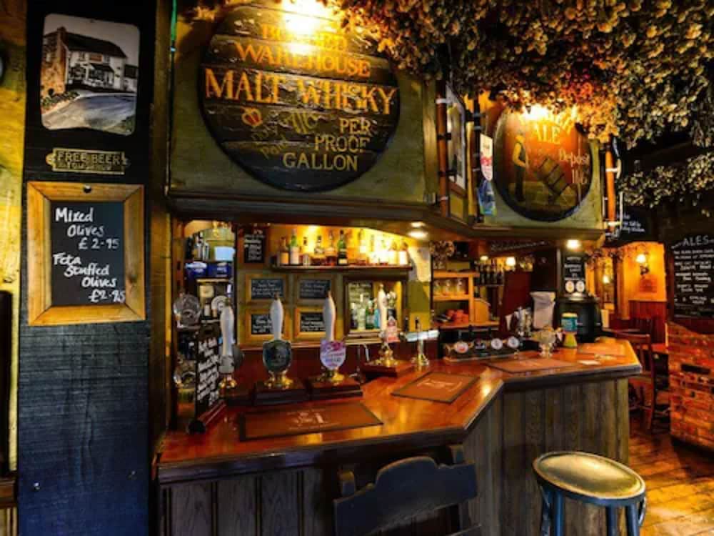 The Black Horse Inn 48/60