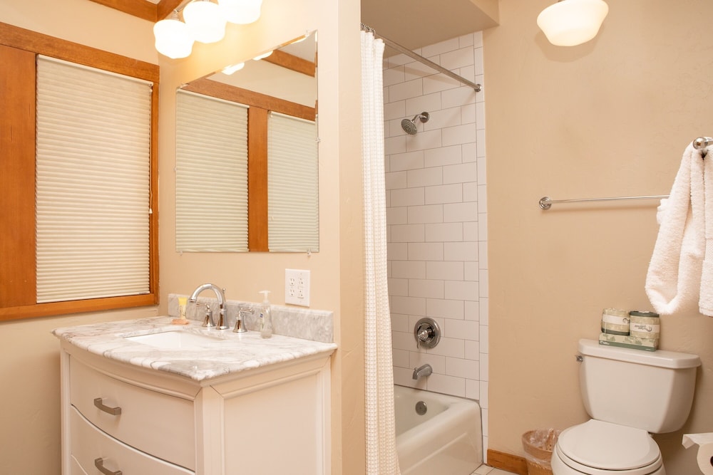 Tennis Townhome 2 Bed 2 5 Bath 50/50