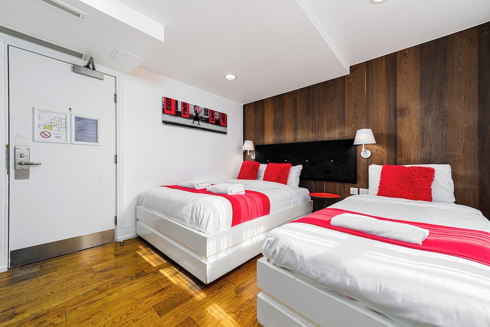 The Whitechapel Hotel 6/50