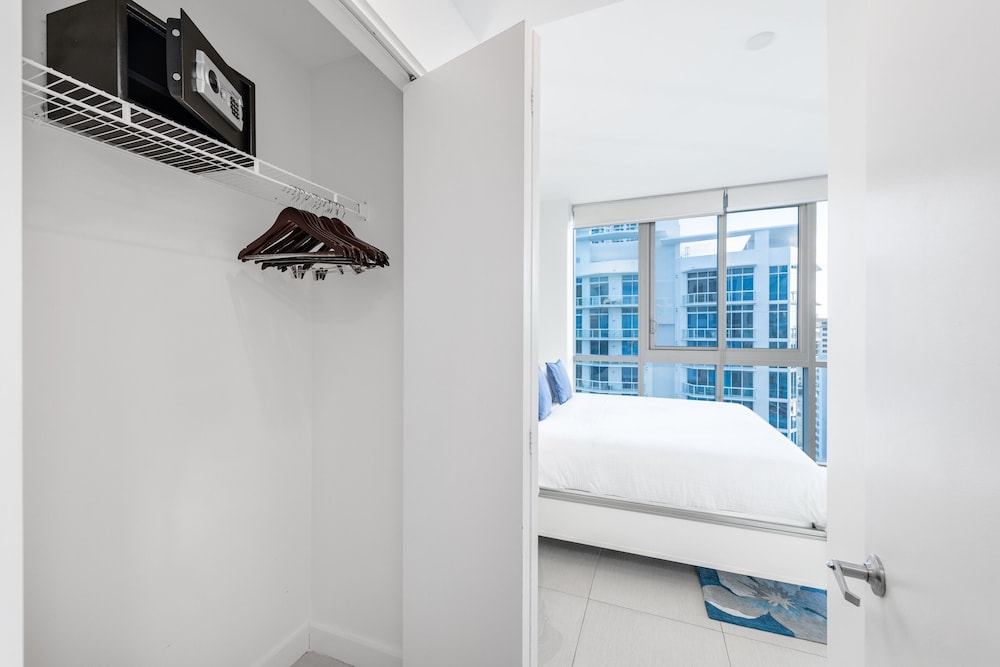 Churchill Suites Monte Carlo Miami Beach 55/76