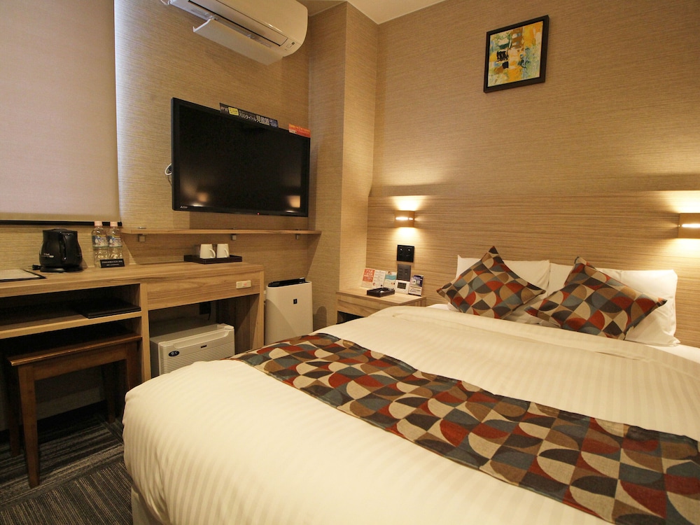 ROOM, DOUBLE BED, BATHTUB