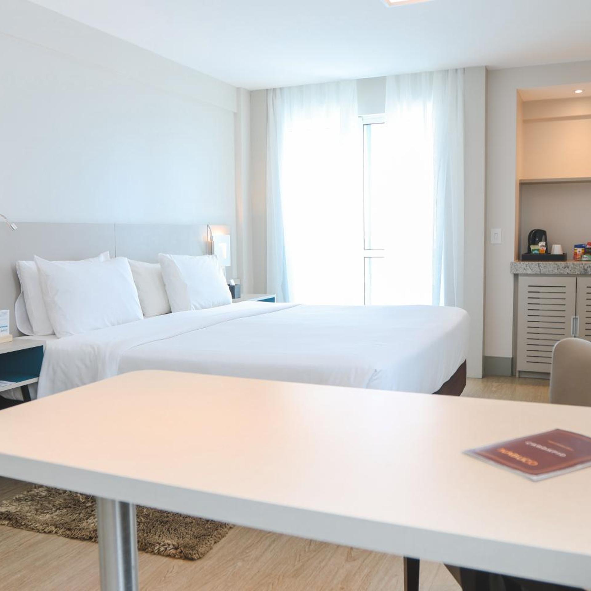 Deluxe, Suite, Triple, Queen Bed