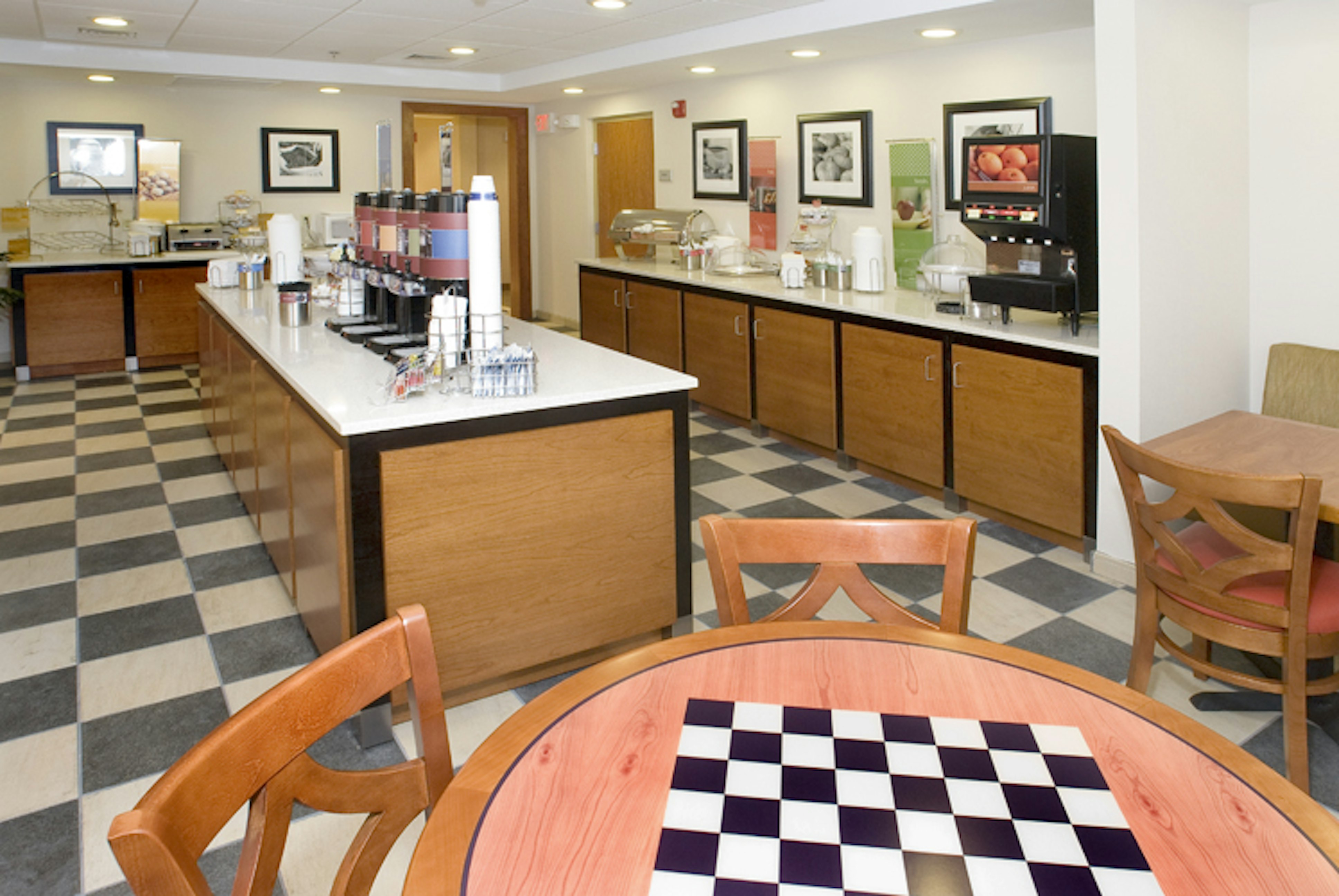 Hampton Inn & Suites Tilton 53/66
