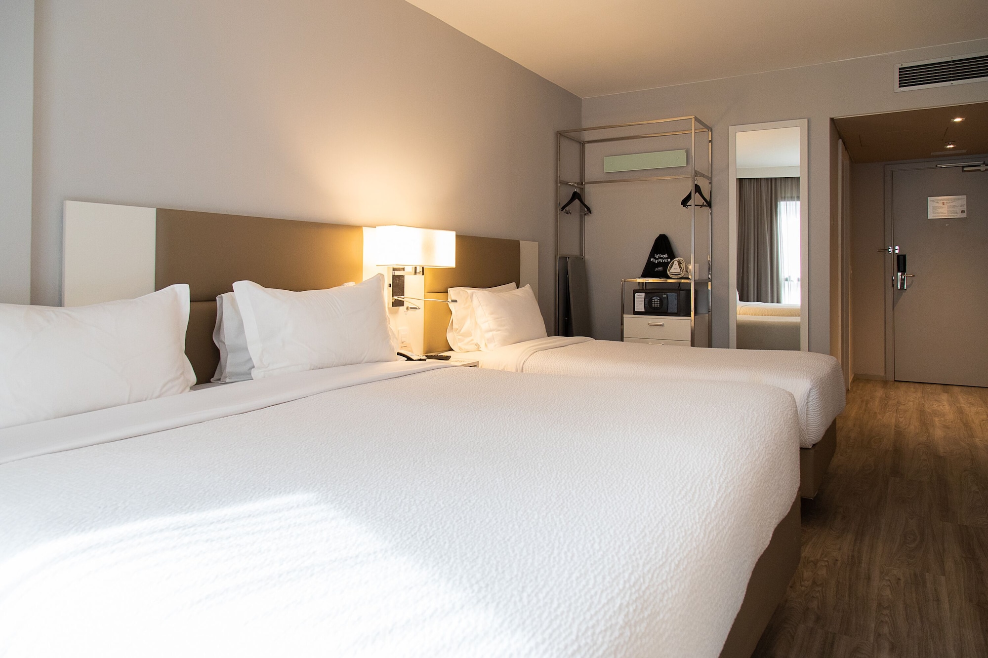 SUPERIOR, TRIPLE, QUEEN BED
