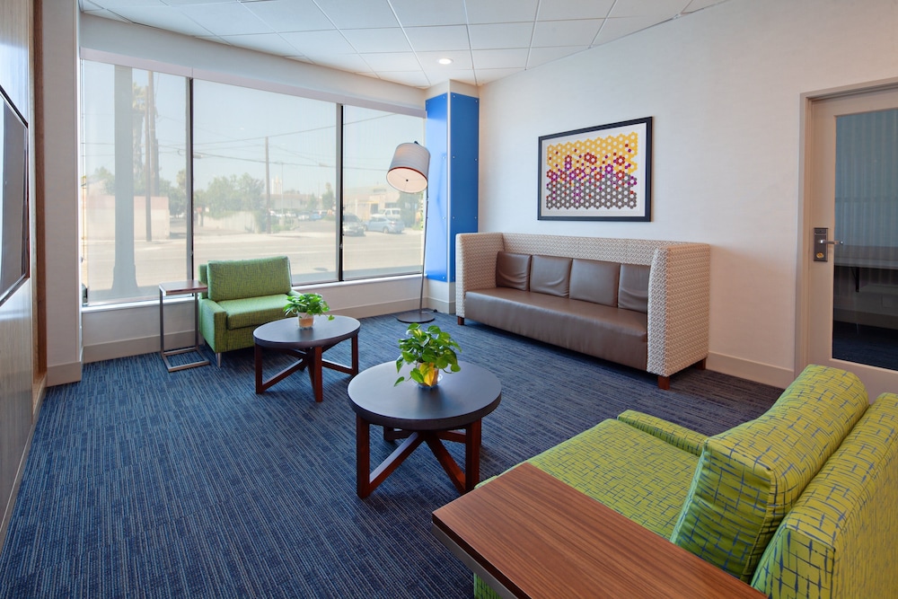Holiday Inn Express Los Angeles Lax Airport 35/56