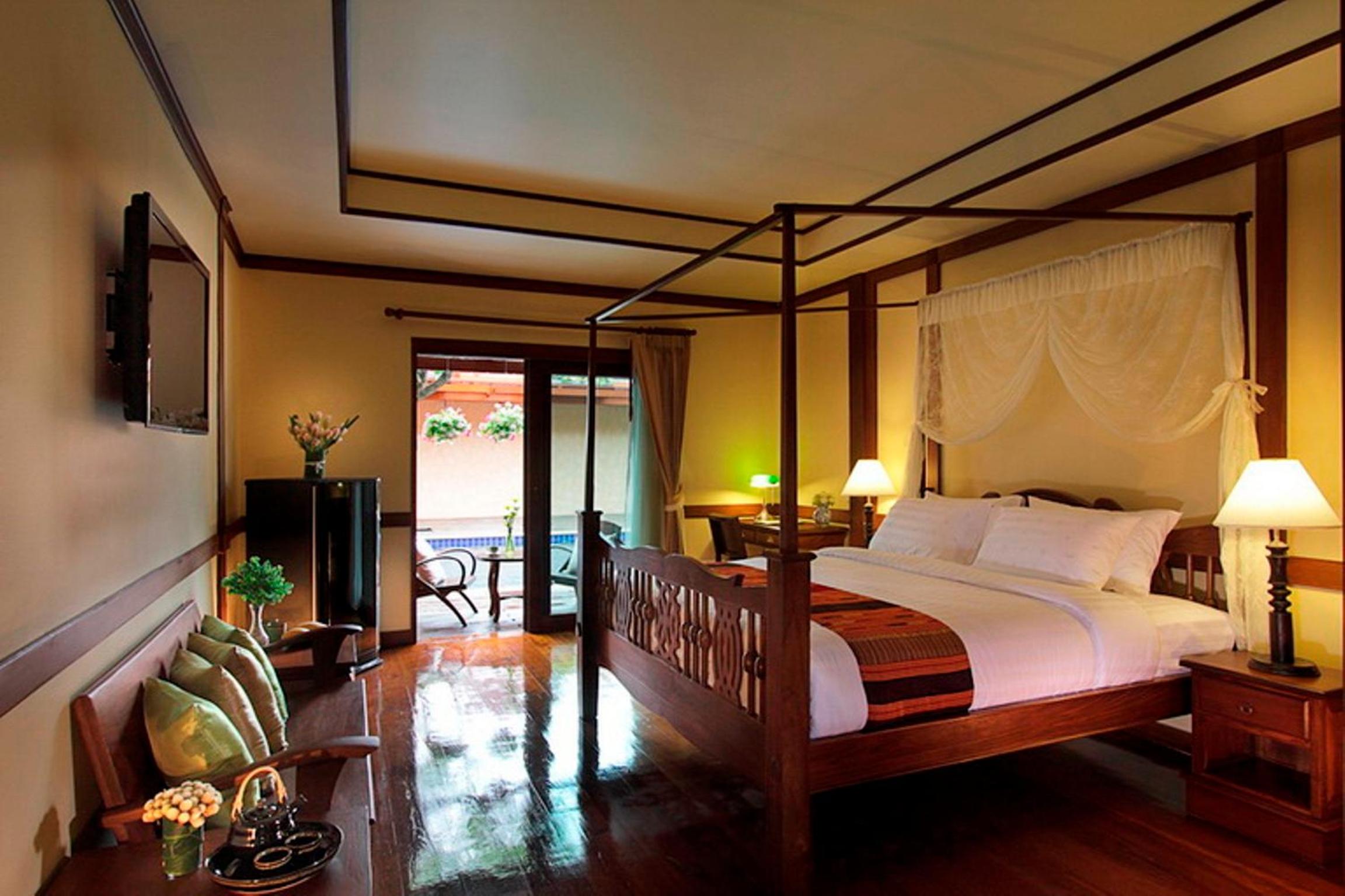 Deluxe, King Bed, Pool Access