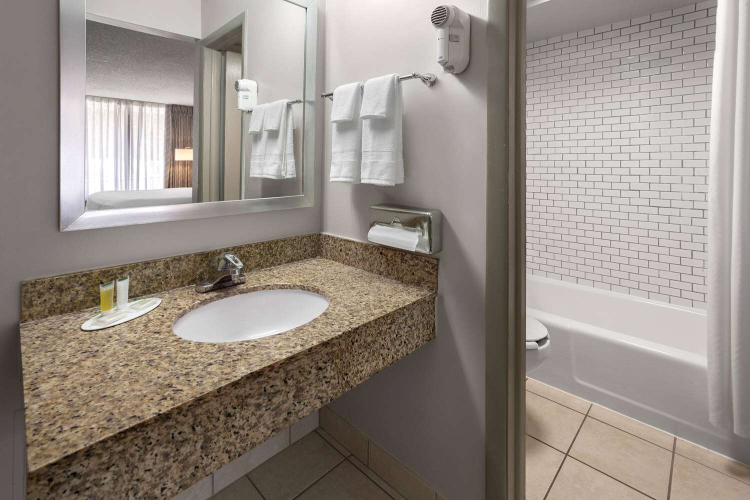 Days Inn by Wyndham Frederick 43/45
