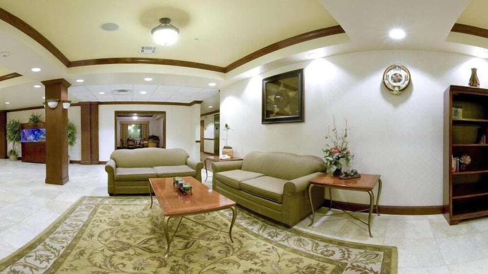 Holiday Inn Express Suites Levelland 32/46