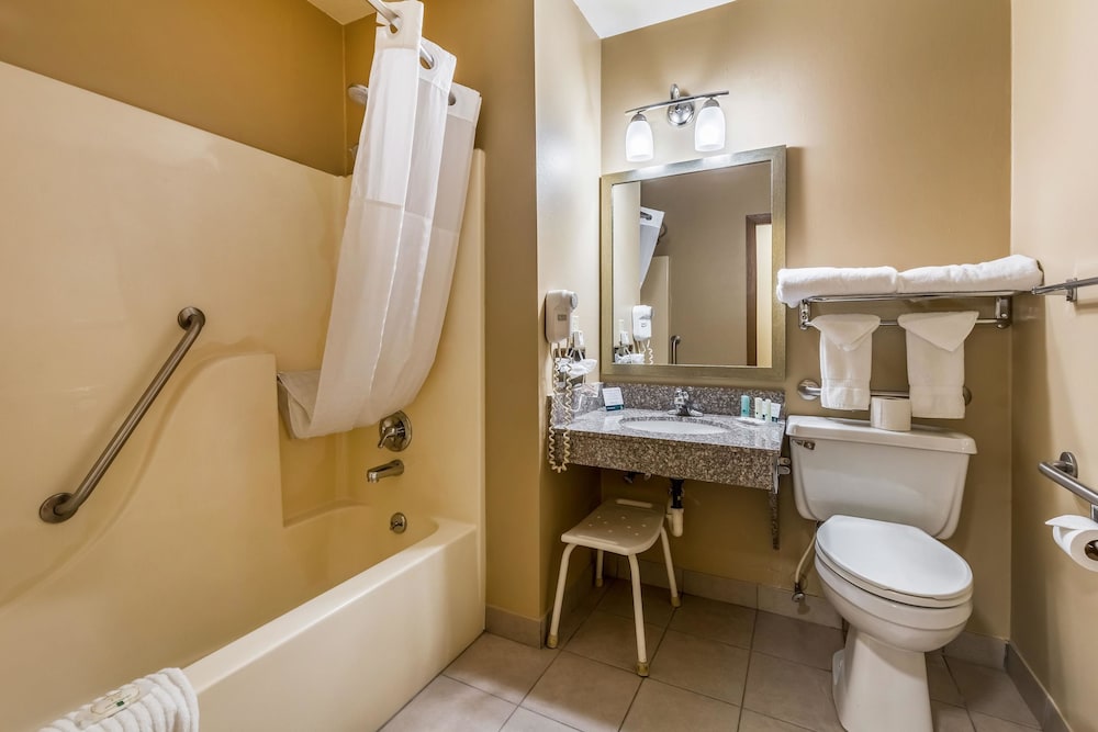 Quality Inn I-74 Batesville 16/41