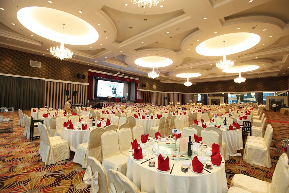 Kinta Riverfront Hotel And Suites 51/63