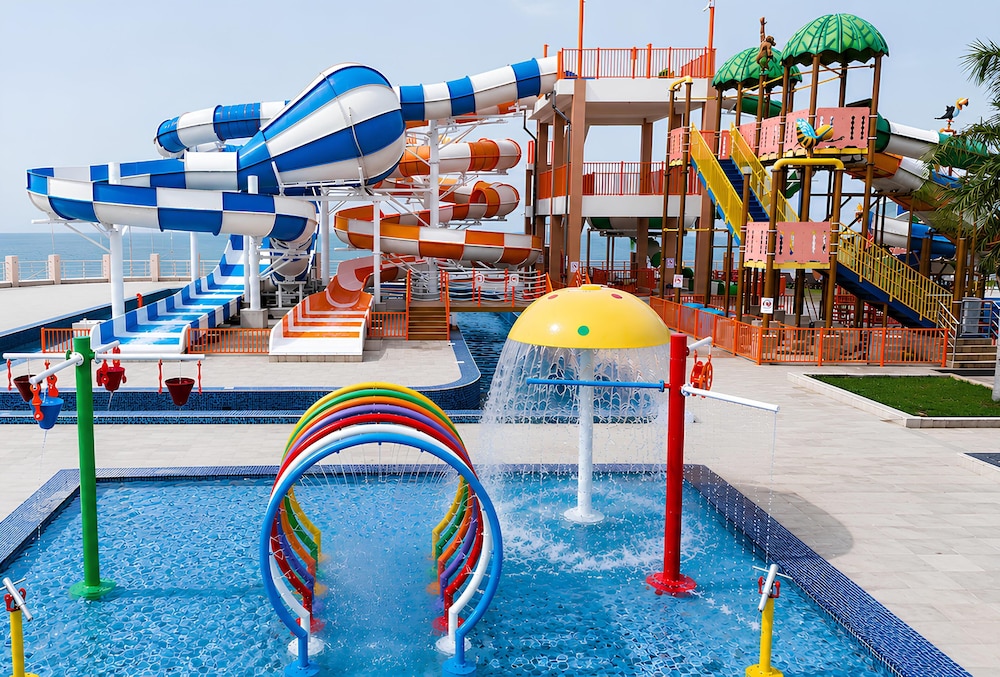 RADISSON BLU HOTEL, SOHAR 64/72