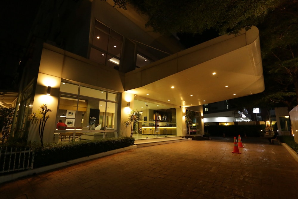 The Royal Bee Apart Hotel 9/36