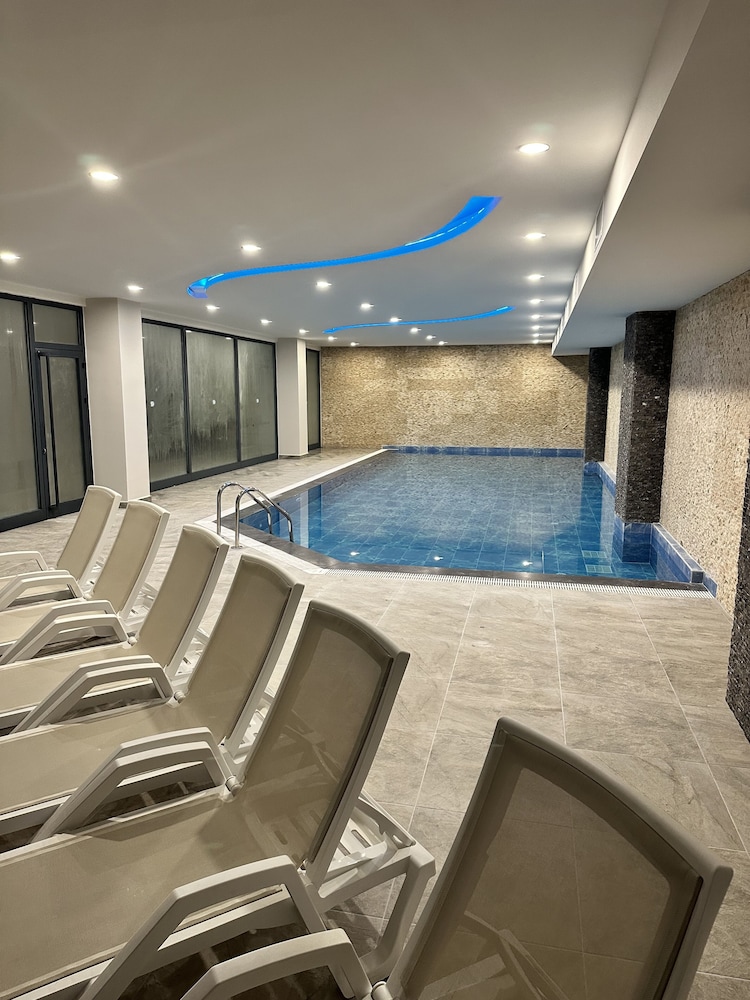 Side Golden Rock Hotel 16 plus Adults Only 22/36
