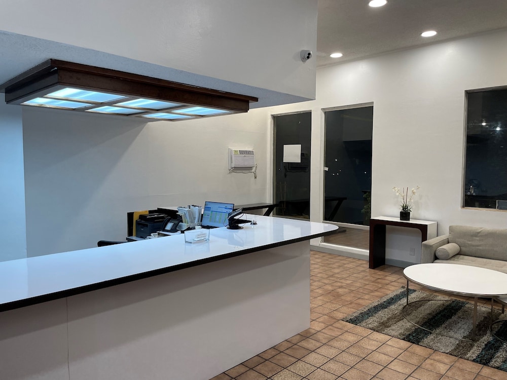 Heritage Inn Express Hayward 10/33
