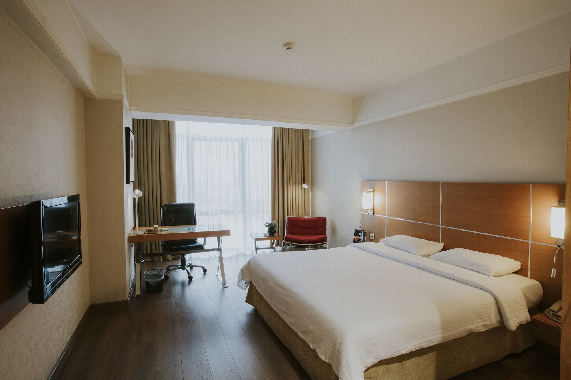 JUNIOR SUITE, KING BED