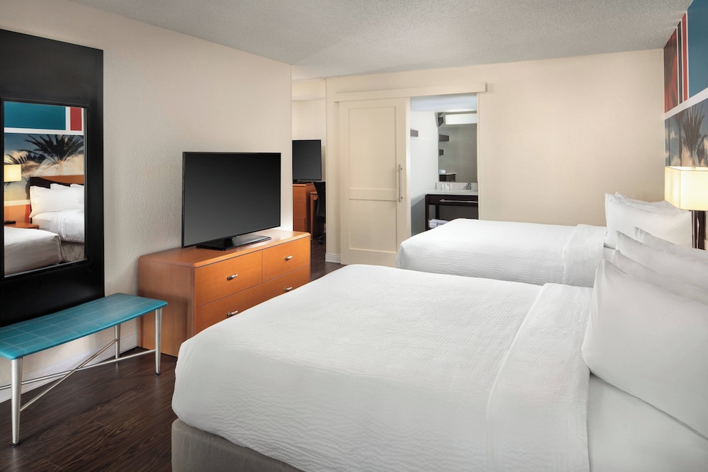 junior suite, multiple beds