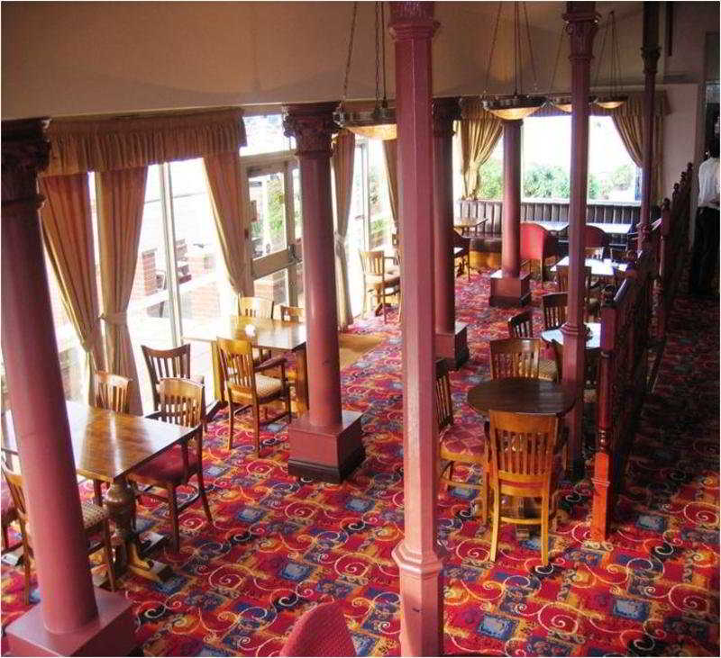 Wherry Hotel 23/28