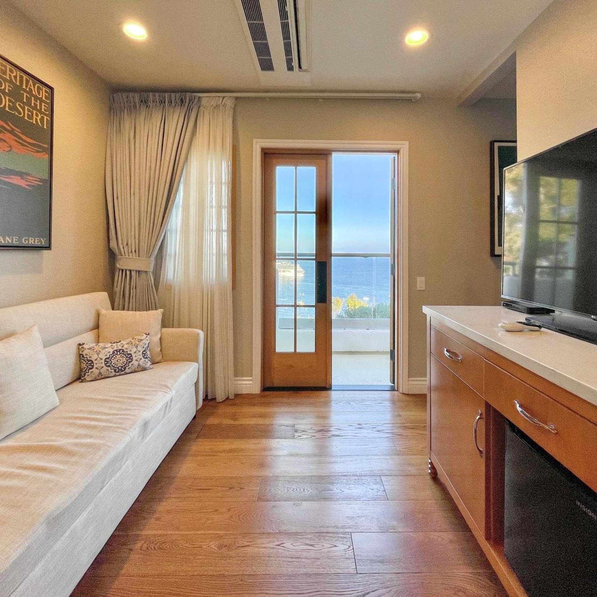Suite, Queen Bed, Sea View