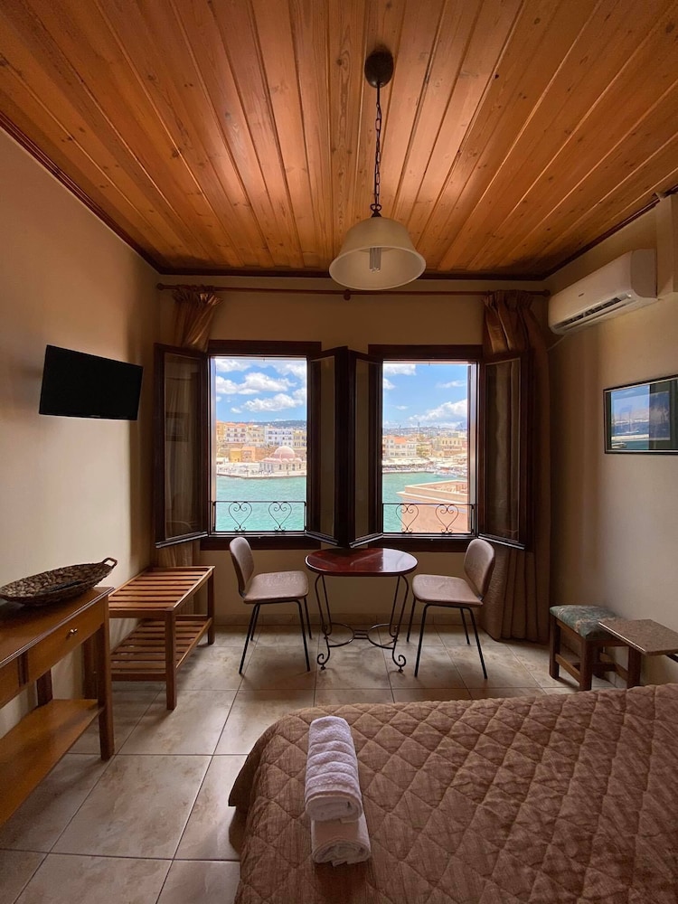 Helena Hotel 34/50