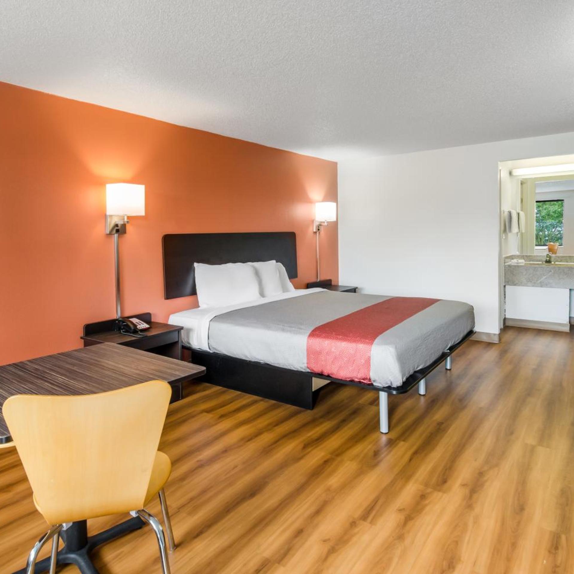 غرفة ديلوكس بسرير كينج، Motel6 Salem, VA 4/10