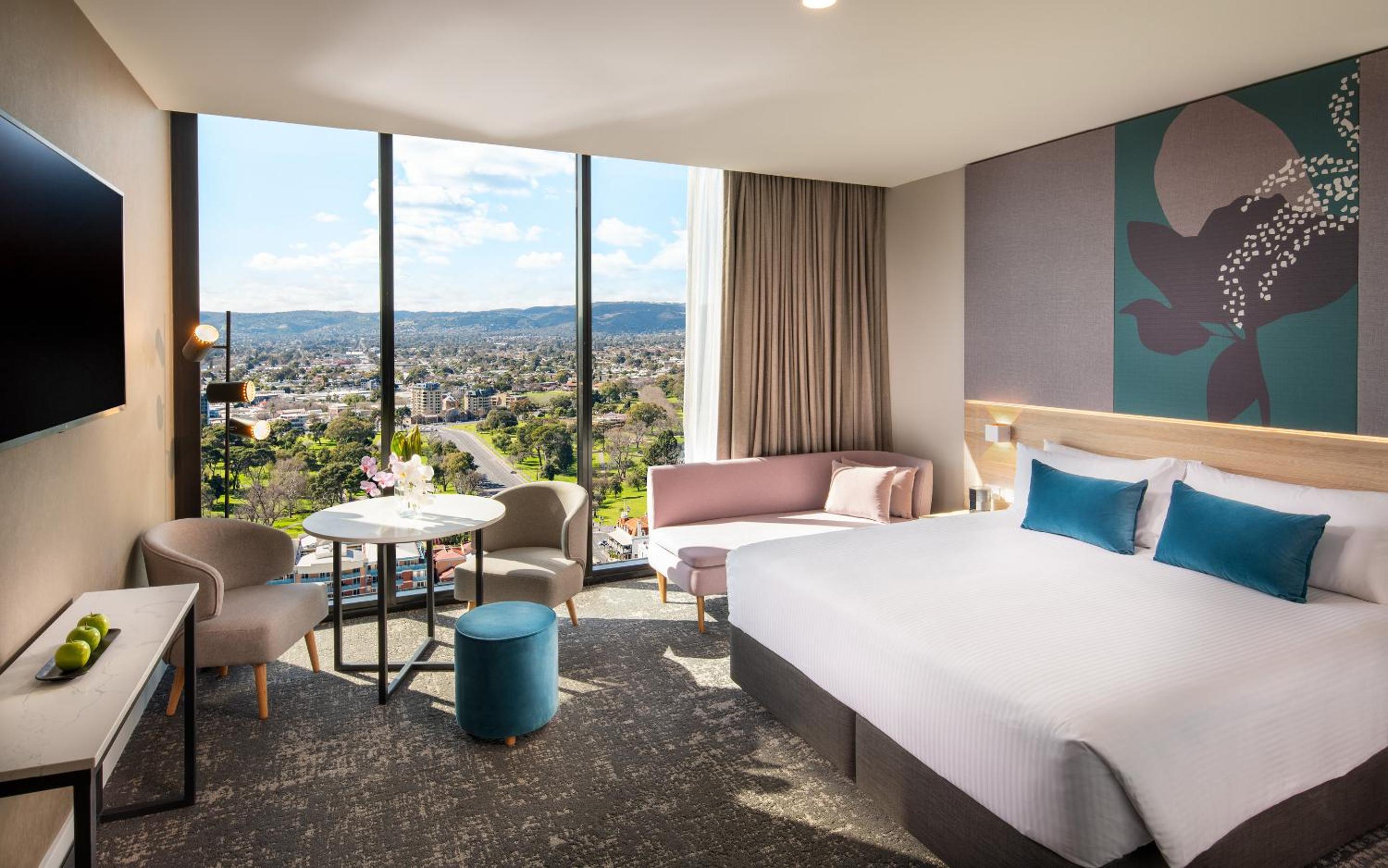 Premium, King Bed, Adelaide Hill View