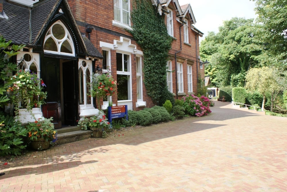 Hillscourt 2/42