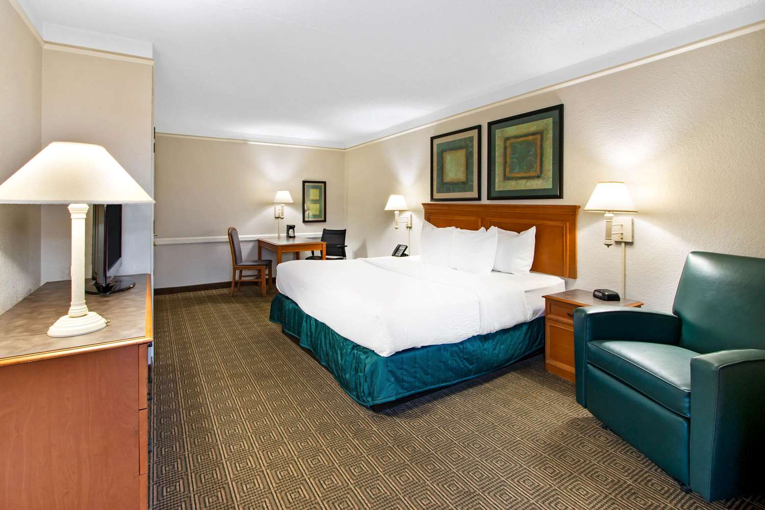 La Quinta Inn by Wyndham Albuquerque Airport 12/33
