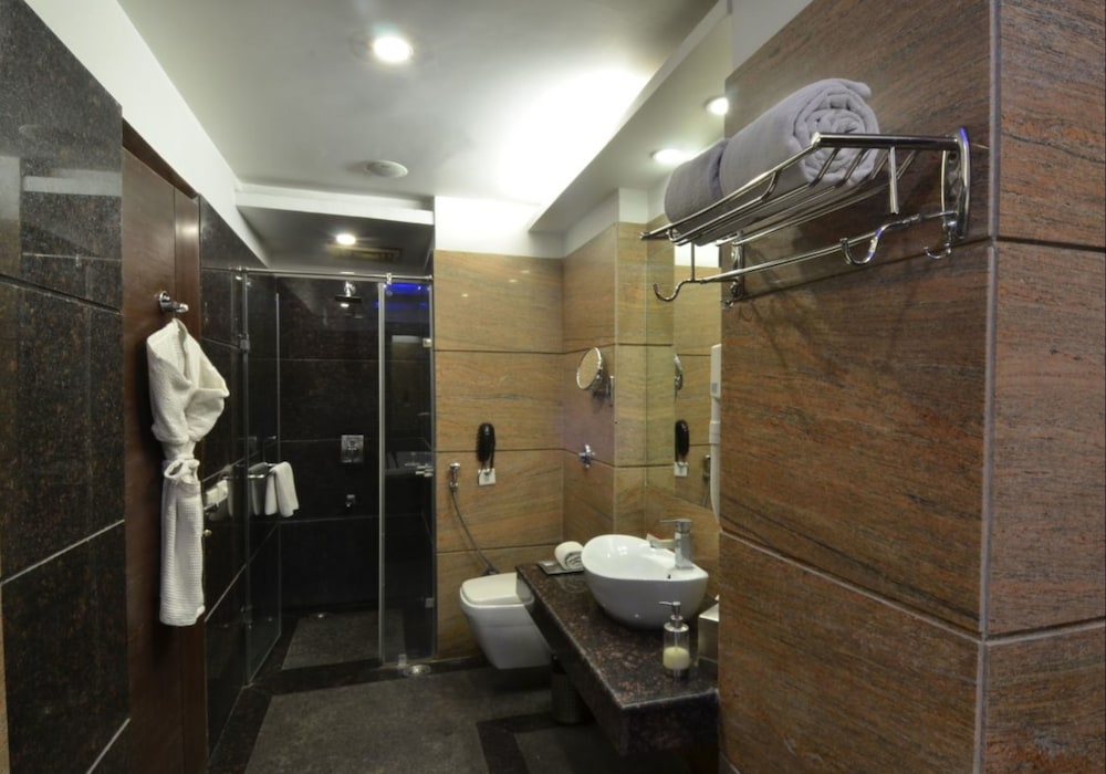 Hk Clarks Inn Amritsar 24/25