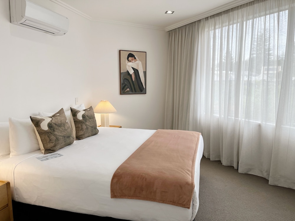 1 Bedroom, Urban, Apartment, King Bed, Sofa